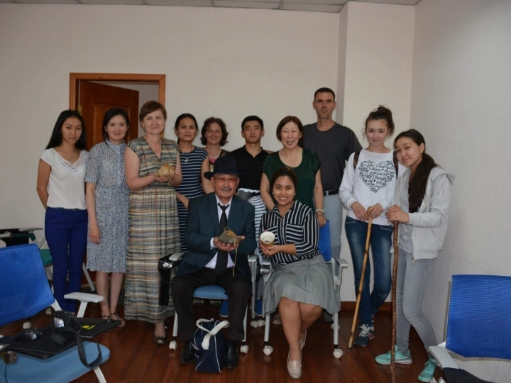 Etudiants en anglais à DynED, Steppe Learning Bishkek